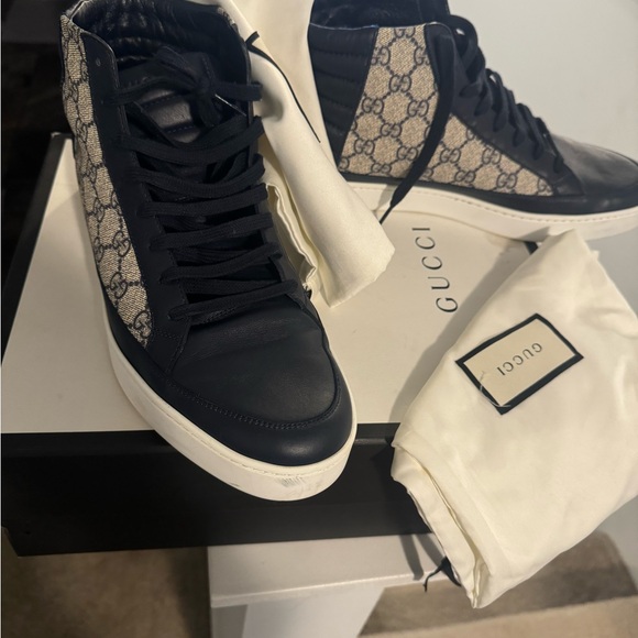Gucci Sneakers…Step up your style game with these authentic Gucci sneakers. - Picture 4 of 4